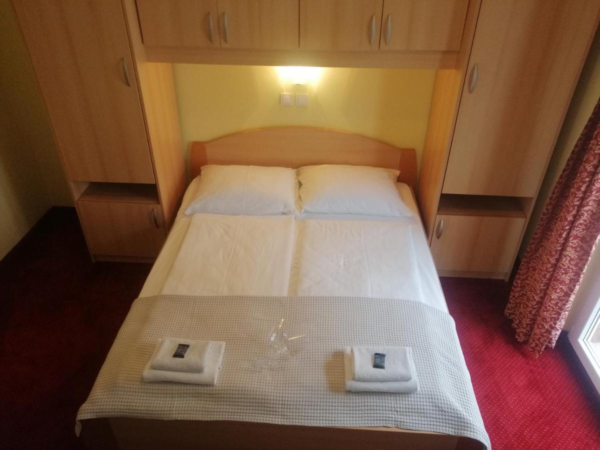 Apartmani Simon Lopar Szoba fotó